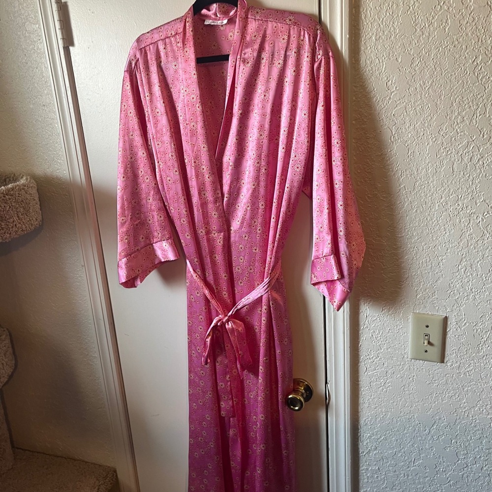 Cruz Pink Floral Satin Long Robe Kimono Daisy Print Waist S/M fit NO SIZE TAG